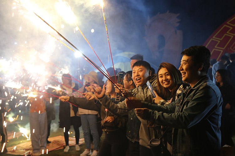 絢爛的煙火，美麗的笑臉